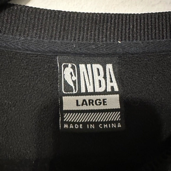 NBA Pullover Net Dry Black With Logos On Sleeve Basketball Crewneck Men’s Size L - Picture 6 of 7
